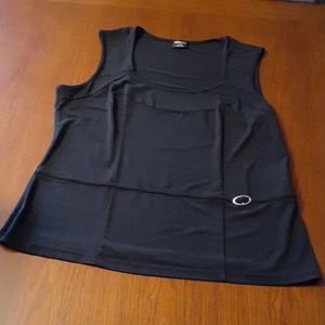 Wonem's black tank top